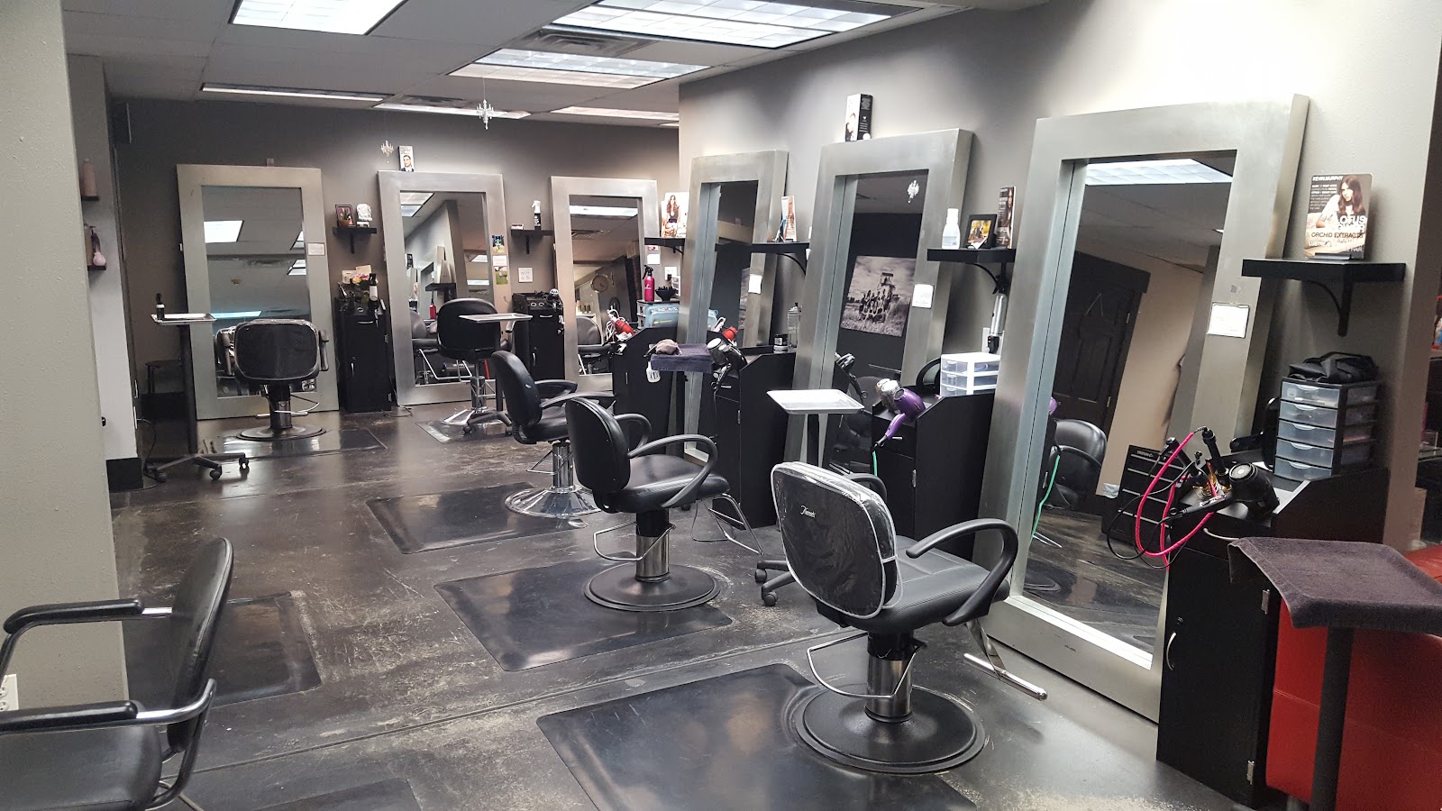 Capelli Salon and Spa nail photo 1